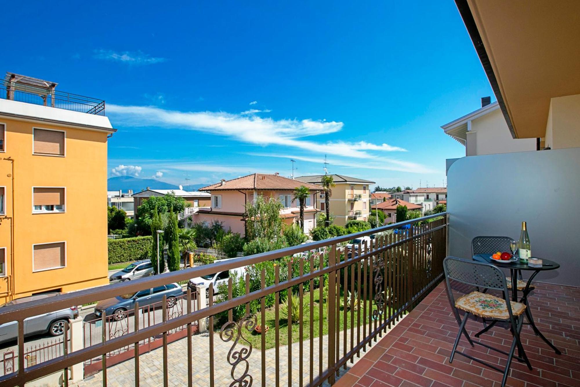 Villa Mimosa - Appartamento 2 - Happy Rentals Desenzano del Garda Eksteriør billede