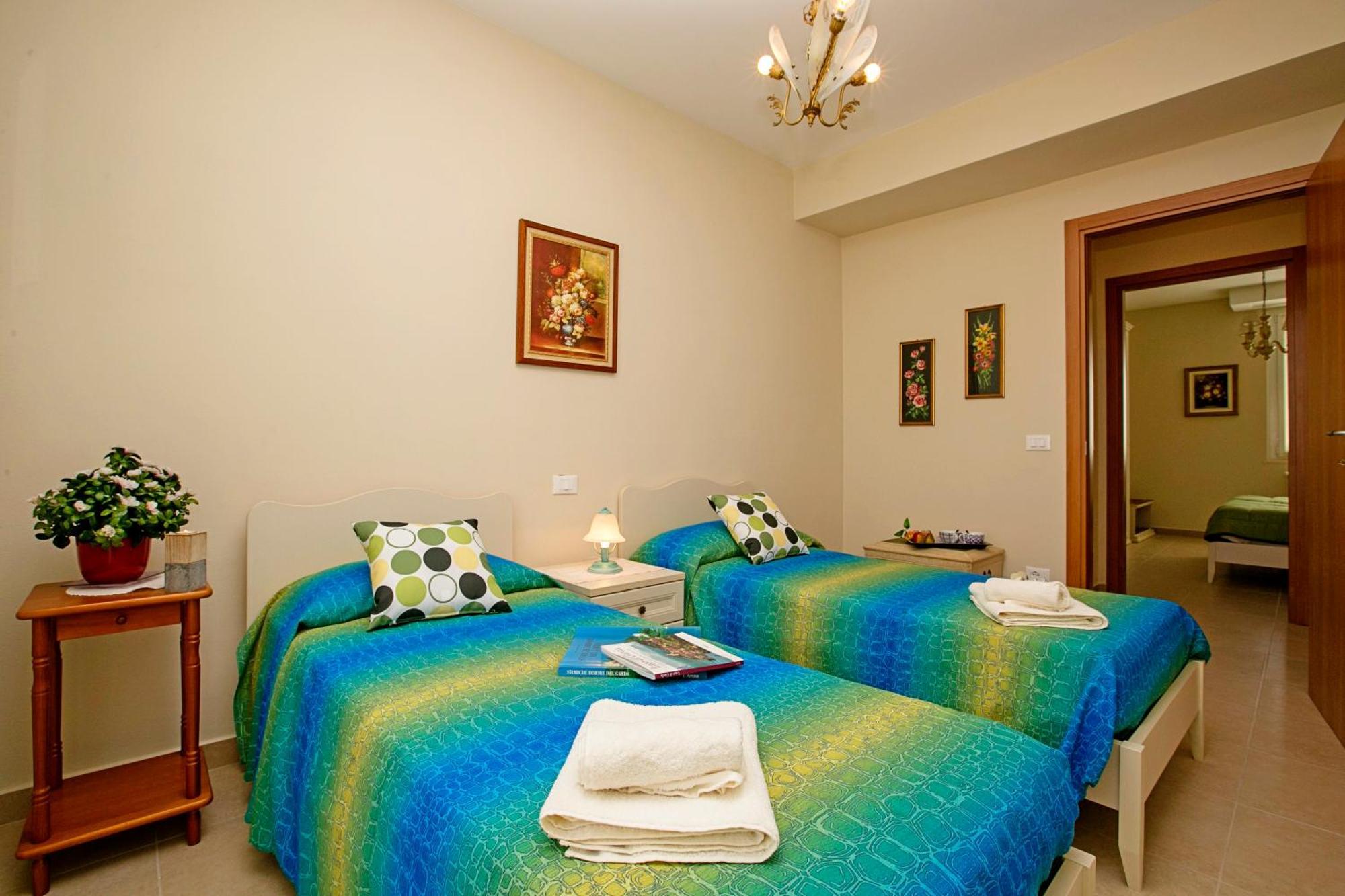 Villa Mimosa - Appartamento 2 - Happy Rentals Desenzano del Garda Eksteriør billede