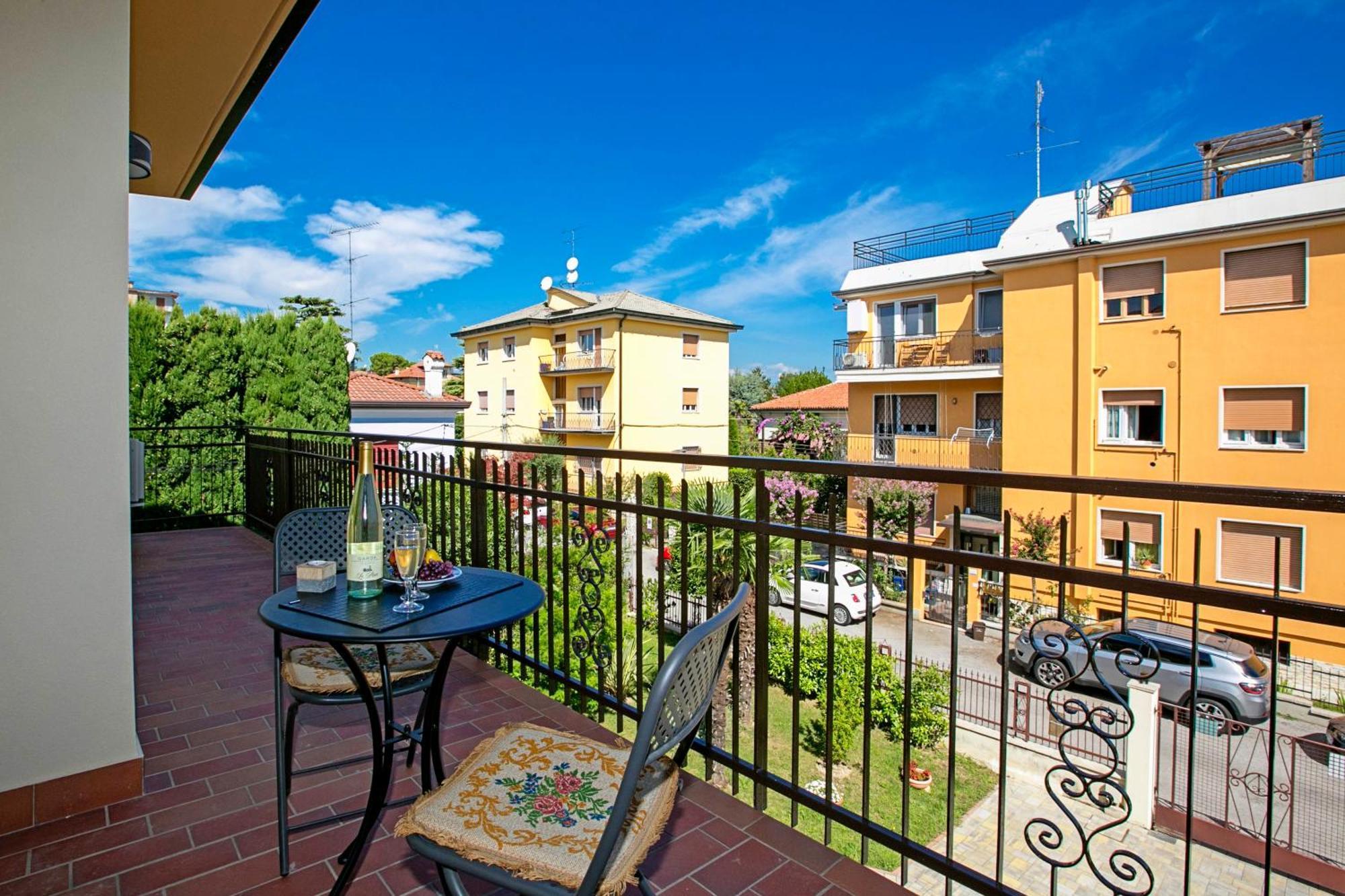 Villa Mimosa - Appartamento 2 - Happy Rentals Desenzano del Garda Eksteriør billede