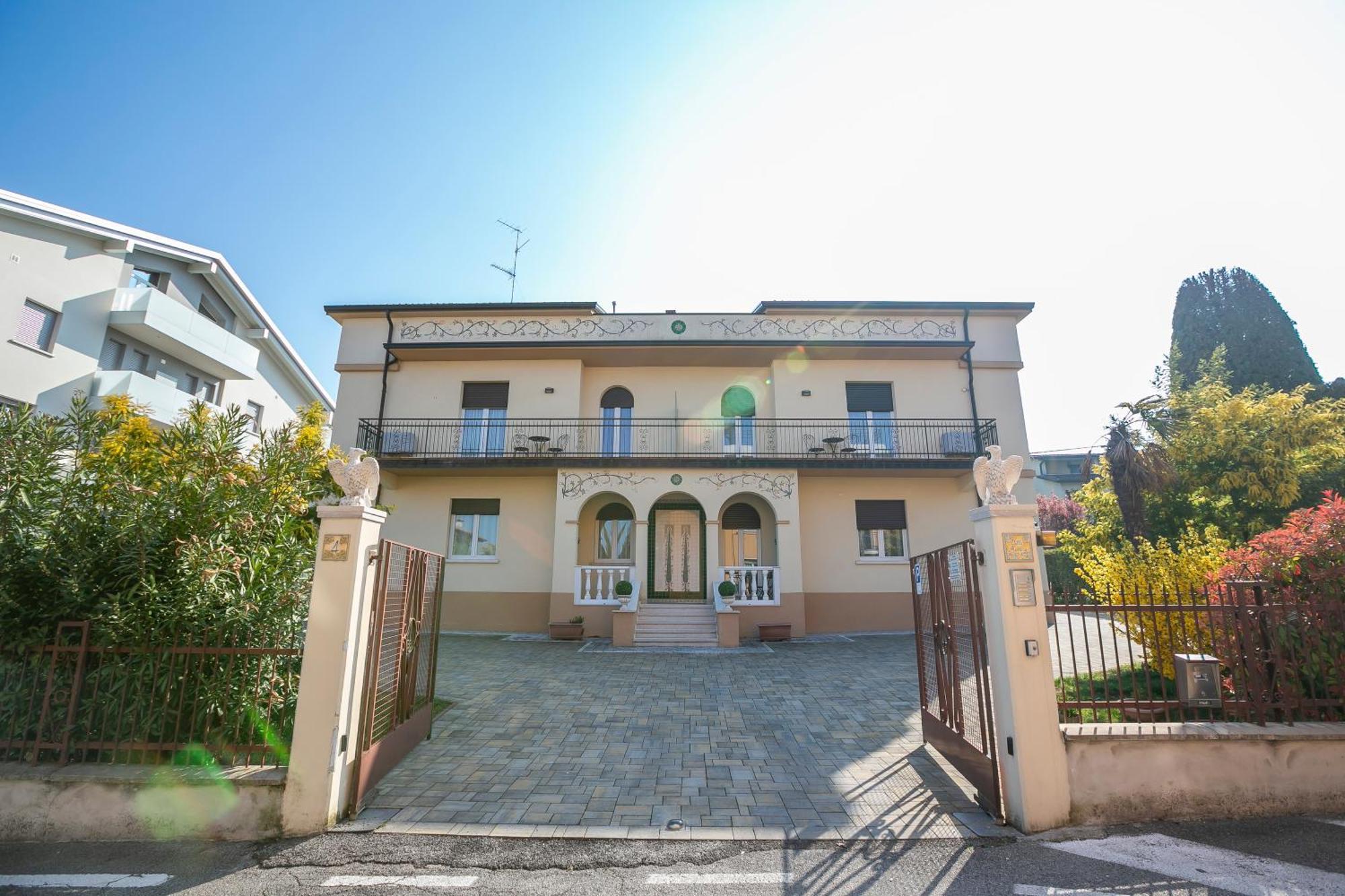 Villa Mimosa - Appartamento 2 - Happy Rentals Desenzano del Garda Eksteriør billede